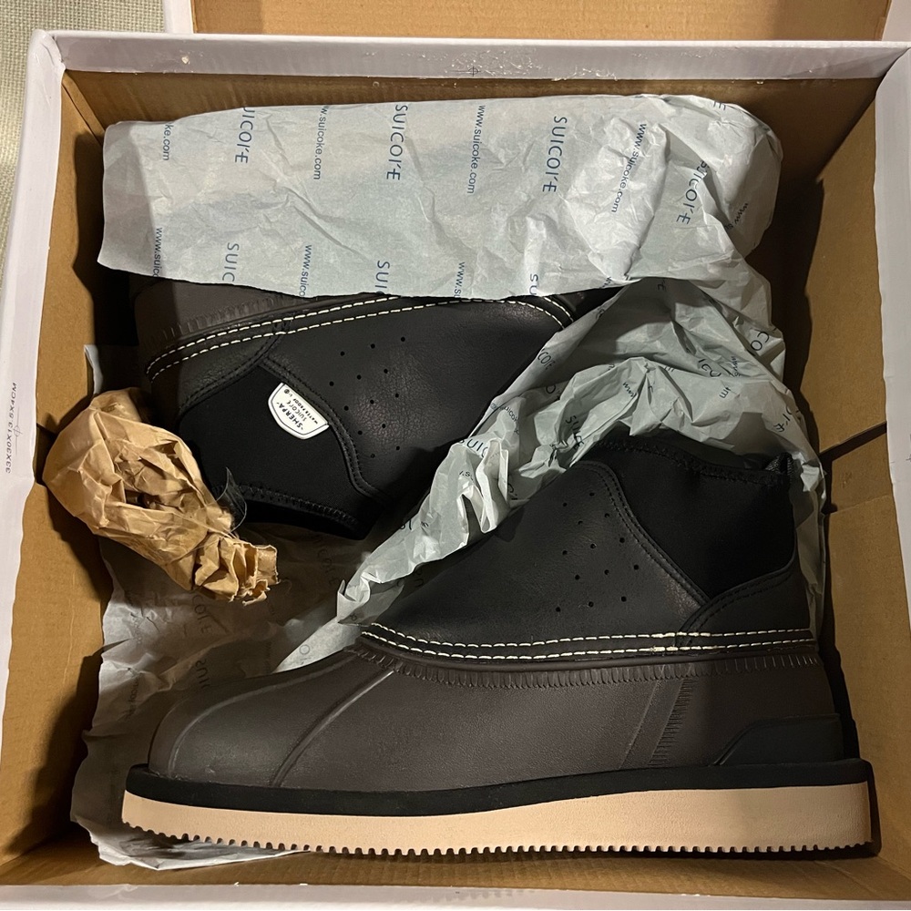 Suicoke Black BEE-wpab NWOT Original Box (duck boots)
